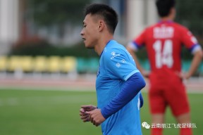 荆楚鲸鲨队鏖战海滨黑豹队，拳击常规赛险胜，核心复出即建功。精神属性拉满-九游体育